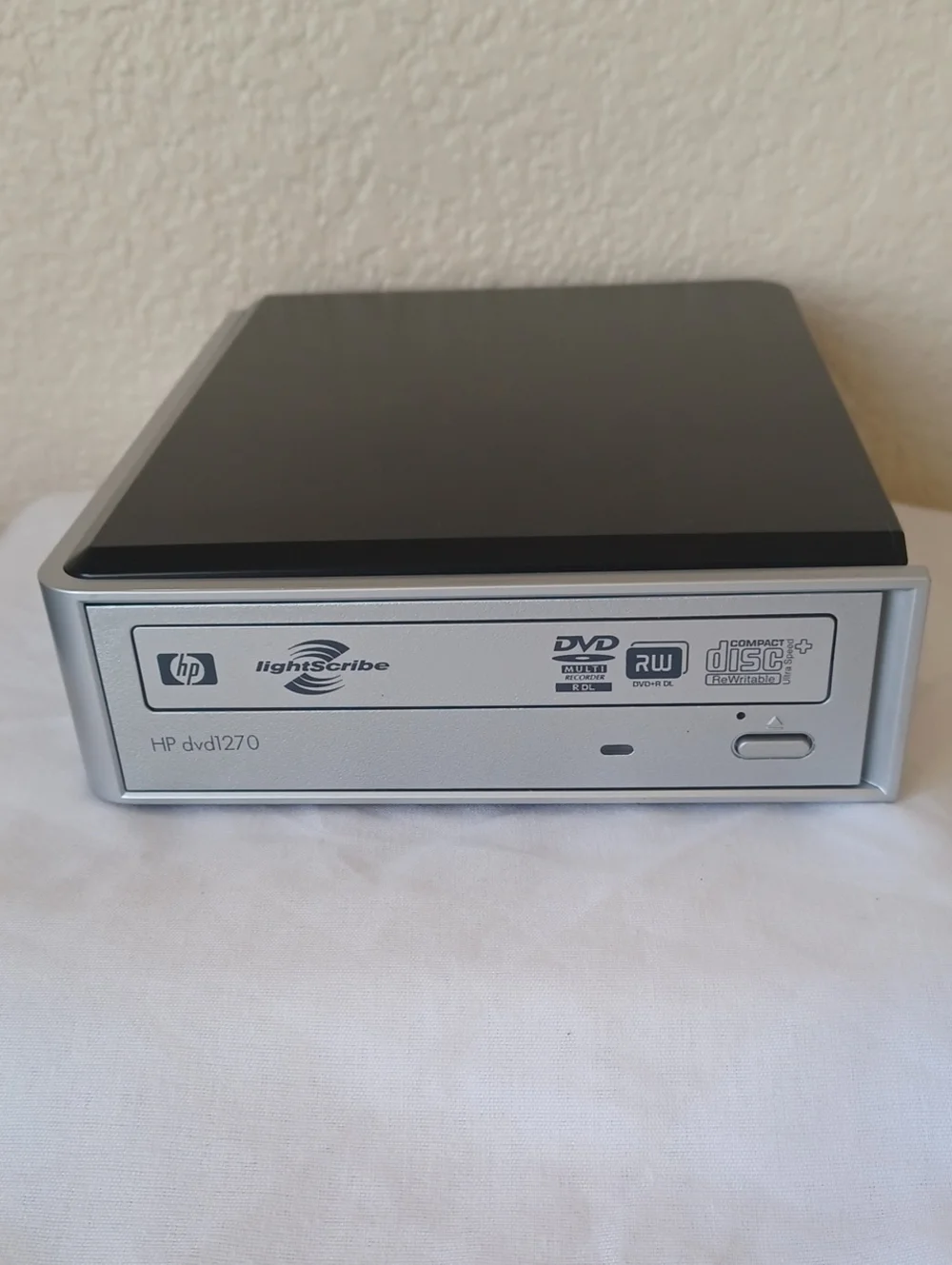 HP DVD/CD Writer External 24X Multiformat w/LightScribe dvd1270e & CD/DVD Bundle